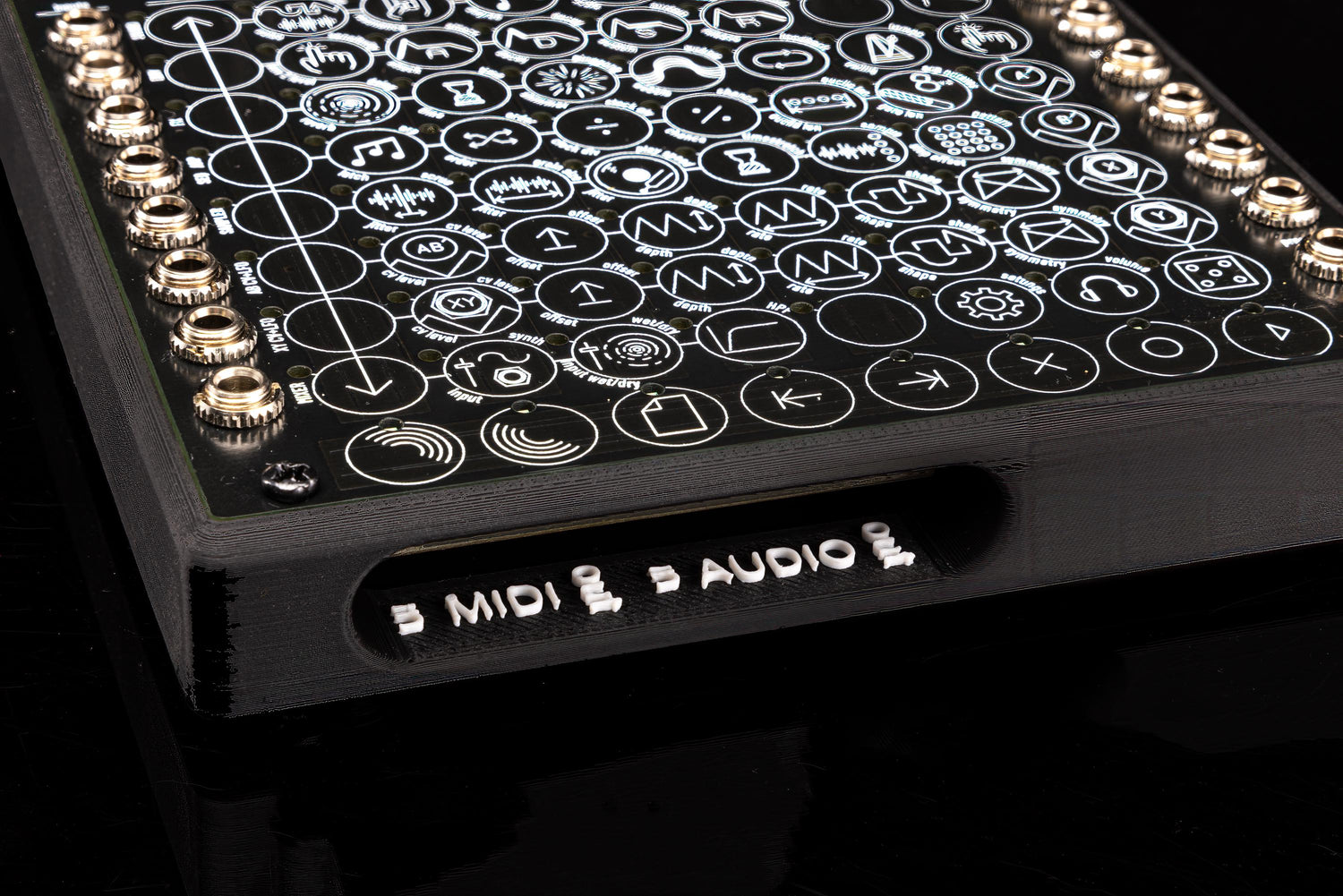 Synthesizer & Electronic Music Accessories